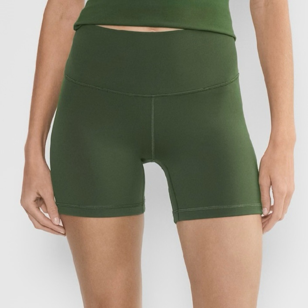 Aritzia TNABUTTER ATMOSPHERE HI-RISE 7” SHORT